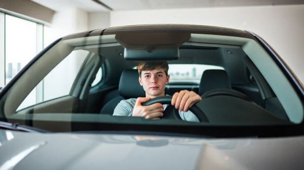 Top astuces pour obtenir un crédit auto si vous êtes jeune conducteur